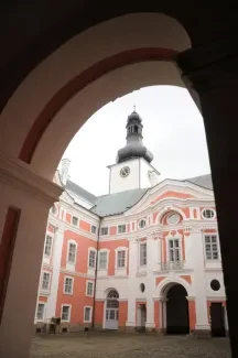 Škola v přírodě 1. A, 2. B, 4. A - Broumov (část 1)