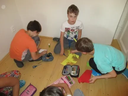 Škola v přírodě 1. A, 2. B, 4. A - Broumov (část 1)