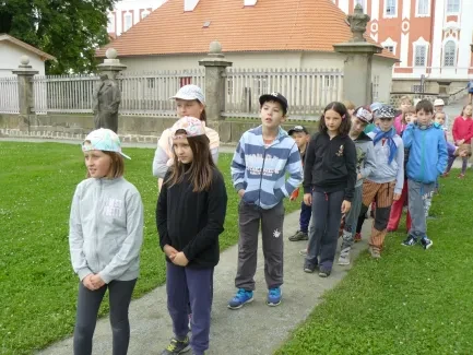 Škola v přírodě 1. A, 2. B, 4. A - Broumov (část 1)