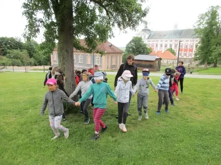 Škola v přírodě 1. A, 2. B, 4. A - Broumov (část 1)