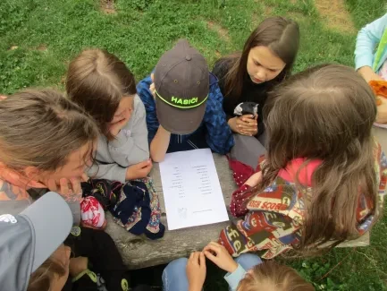 Škola v přírodě 1. A, 2. B, 4. A - Broumov (část 1)