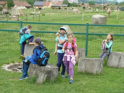 Škola v přírodě 1. A, 2. B, 4. A - Broumov (část 1)