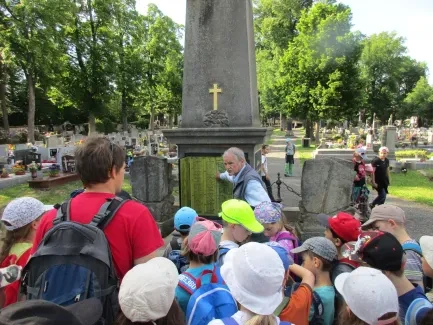 Škola v přírodě 1. A, 2. B, 4. A - Broumov (část 1)