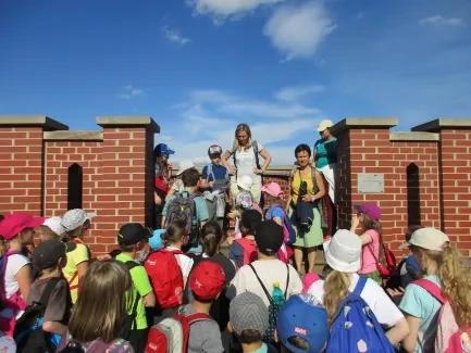 Škola v přírodě 1. A, 2. B, 4. A - Broumov (část 1)
