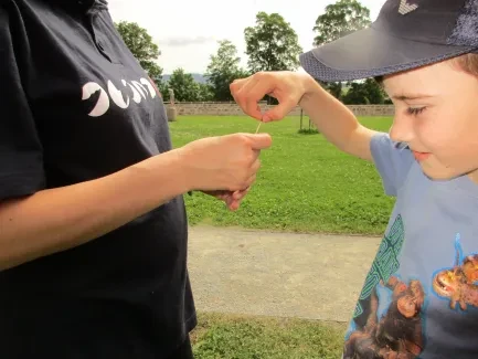 Škola v přírodě 1. A, 2. B, 4. A - Broumov (část 1)