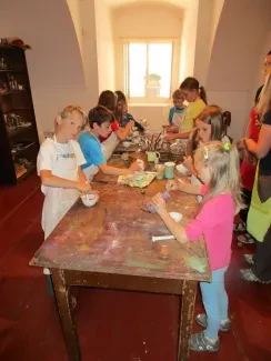 Škola v přírodě 1. A, 2. B, 4. A - Broumov (část 1)