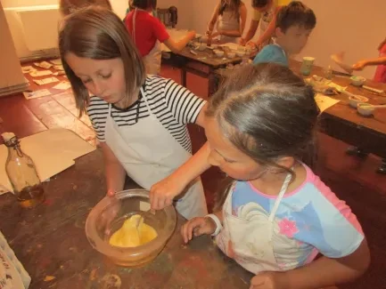 Škola v přírodě 1. A, 2. B, 4. A - Broumov (část 1)