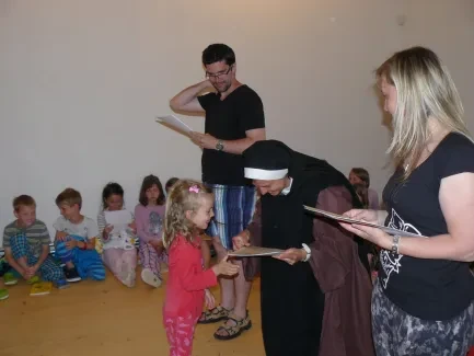 Škola v přírodě 1. A, 2. B, 4. A - Broumov (část 1)