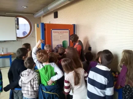 ŠD druháků na výstavě Hry a klamy ve vědecké knihově