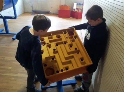 ŠD druháků na výstavě Hry a klamy ve vědecké knihově