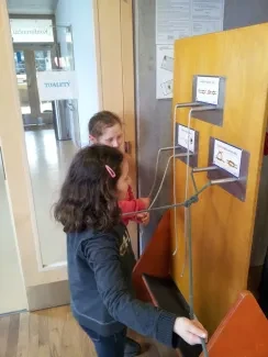 ŠD druháků na výstavě Hry a klamy ve vědecké knihově