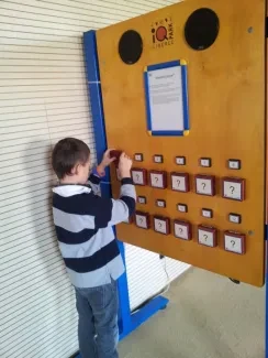 ŠD druháků na výstavě Hry a klamy ve vědecké knihově