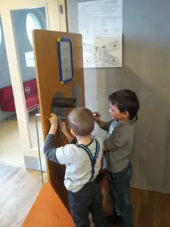 ŠD druháků na výstavě Hry a klamy ve vědecké knihově