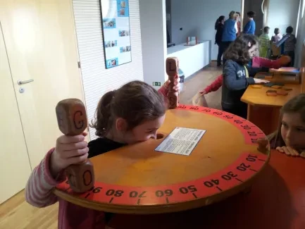 ŠD druháků na výstavě Hry a klamy ve vědecké knihově