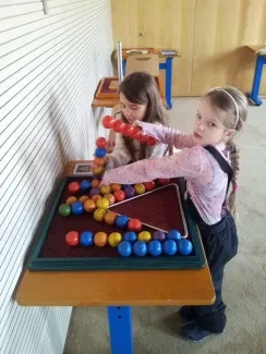 ŠD druháků na výstavě Hry a klamy ve vědecké knihově