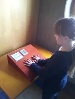 ŠD druháků na výstavě Hry a klamy ve vědecké knihově