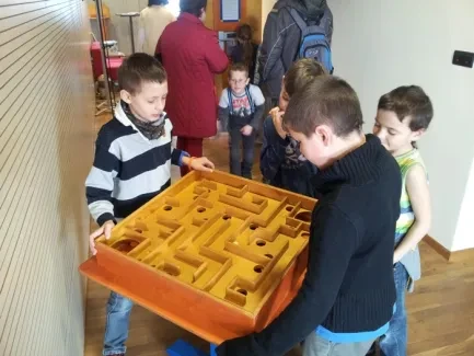 ŠD druháků na výstavě Hry a klamy ve vědecké knihově