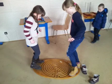 ŠD druháků na výstavě Hry a klamy ve vědecké knihově