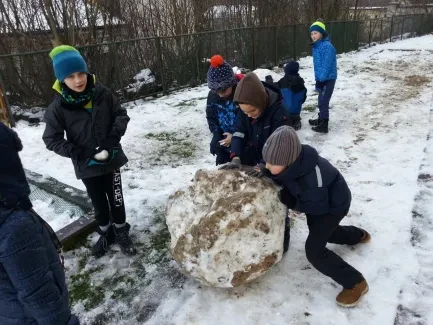 Hrátky ve sněhu v družině třeťáků
