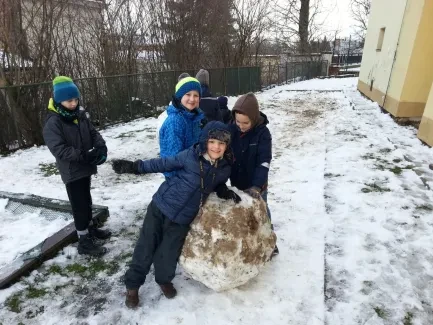 Hrátky ve sněhu v družině třeťáků