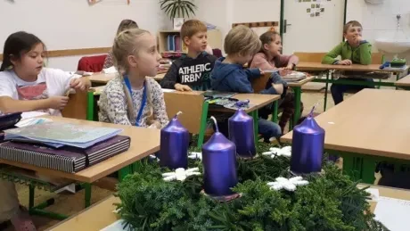 Žehnání adventního věnce_3. A a 7. B