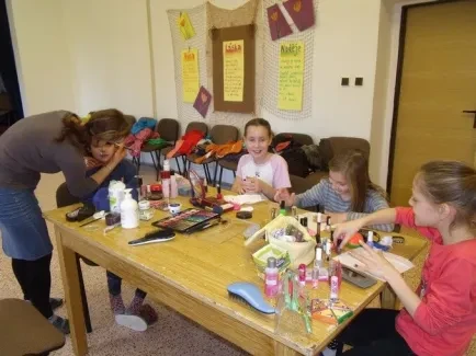 Přespávání Holka IN