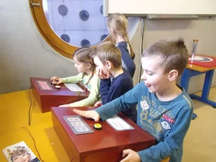 ŠD prvňáků na výstavě Hry a klamy ve vědecké knihovně