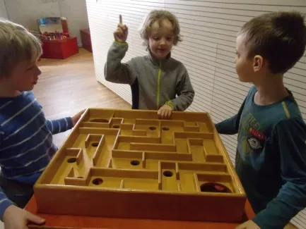 ŠD prvňáků na výstavě Hry a klamy ve vědecké knihovně