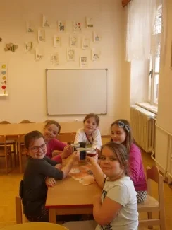 Kroužek Ovečka a Holka IN