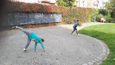 Landart a lampičky ve školní družině