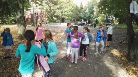 Landart a lampičky ve školní družině