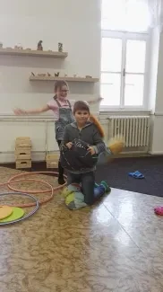 Landart a lampičky ve školní družině