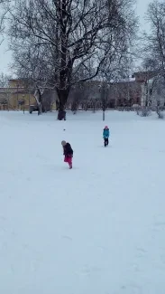 Hrátky na sněhu v družině prvňáčků