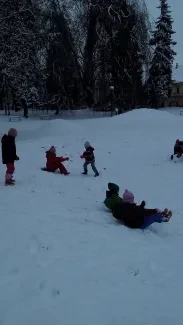 Hrátky na sněhu v družině prvňáčků