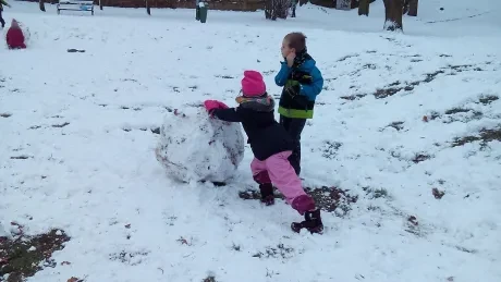 Hrátky na sněhu v družině prvňáčků