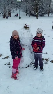 Hrátky na sněhu v družině prvňáčků