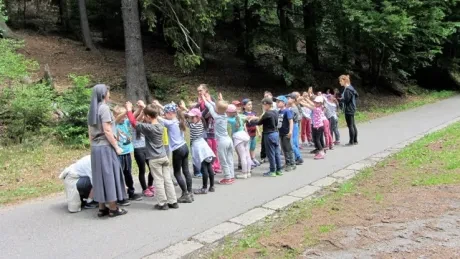 Škola v přírodě 1.B, 2.A - Janské Lázně (část 1)