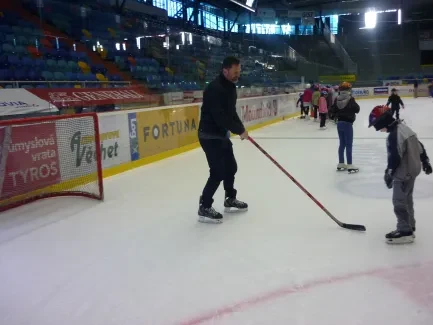 Bruslíme a hrajeme na ledě