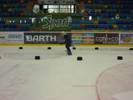 Bruslíme a hrajeme na ledě