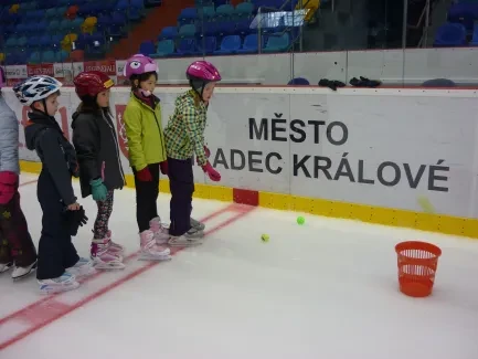 Bruslíme a hrajeme na ledě