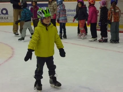 Bruslíme a hrajeme na ledě