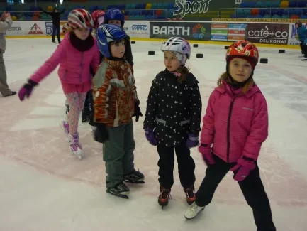 Bruslíme a hrajeme na ledě
