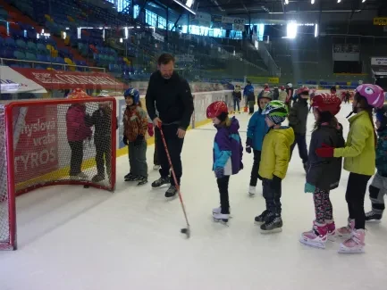 Bruslíme a hrajeme na ledě