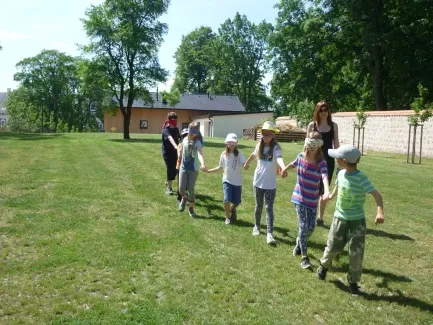 Škola v přírodě 1. A, 2. B, 4. A - Broumov (část 2)